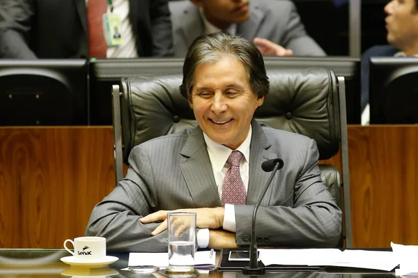 Eunício vai recorrer para manter votação secreta no Senado