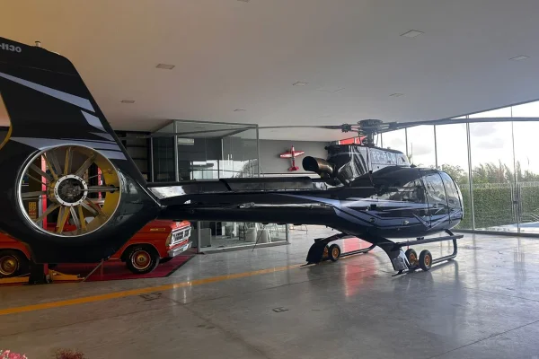 Helicóptero apreendido pela Polícia Federal PF