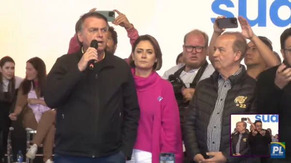 Bolsonaro agradece R$ 17,2 milhões em Pix e reclama de inelegibilidade