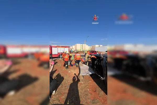 Acidente entre dois carros deixa motorista e passageira feridas no Paranoá - destaque galeria