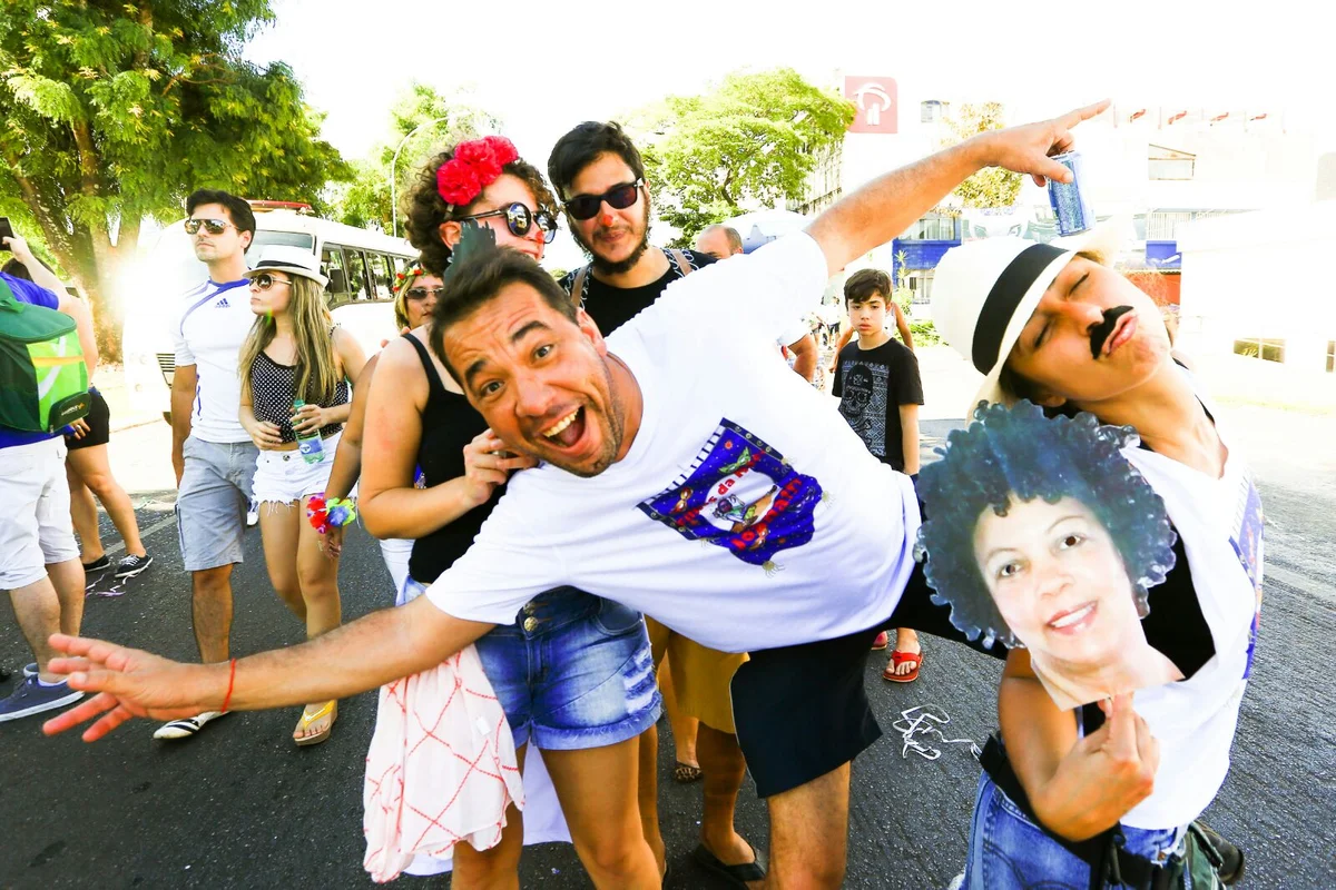 Foliões tomam as ruas de Brasília no segundo dia de carnaval - imagem 5 Foliões tomam as ruas de Brasília no segundo dia de carnaval - imagem 5