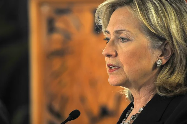 Médica de Hillary diz que candidata está apta a servir como presidente