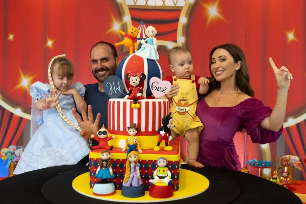Trump também deu green card à esposa e aos filhos de Eduardo Bolsonaro