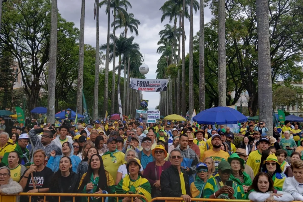Em desfile, Lula relata mudança na postura dos militares e compara com 2023 - imagem 2 Em desfile, Lula relata mudança na postura dos militares e compara com 2023 - imagem 2