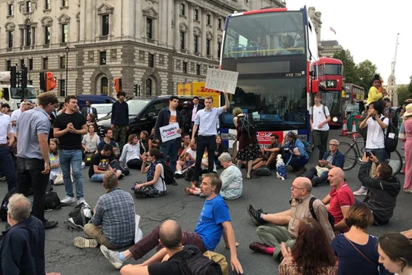 Suspensão do Parlamento britânico gera protestos no Reino Unido
