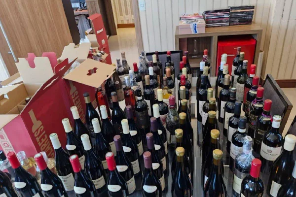 Vinhos apreendidos em importadora de SP acusada de sonegar impostos- Metrópoles