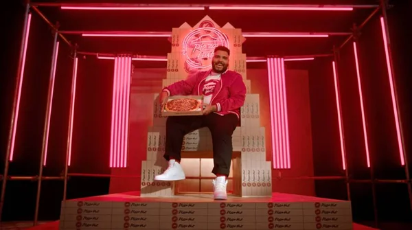 “Deu vontade? Dá um Hut” é a nova campanha da Pizza Hut