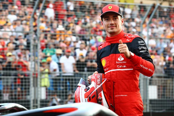 Leclerc é o mais rápido em Cingapura e fatura 2ª pole seguida na F1