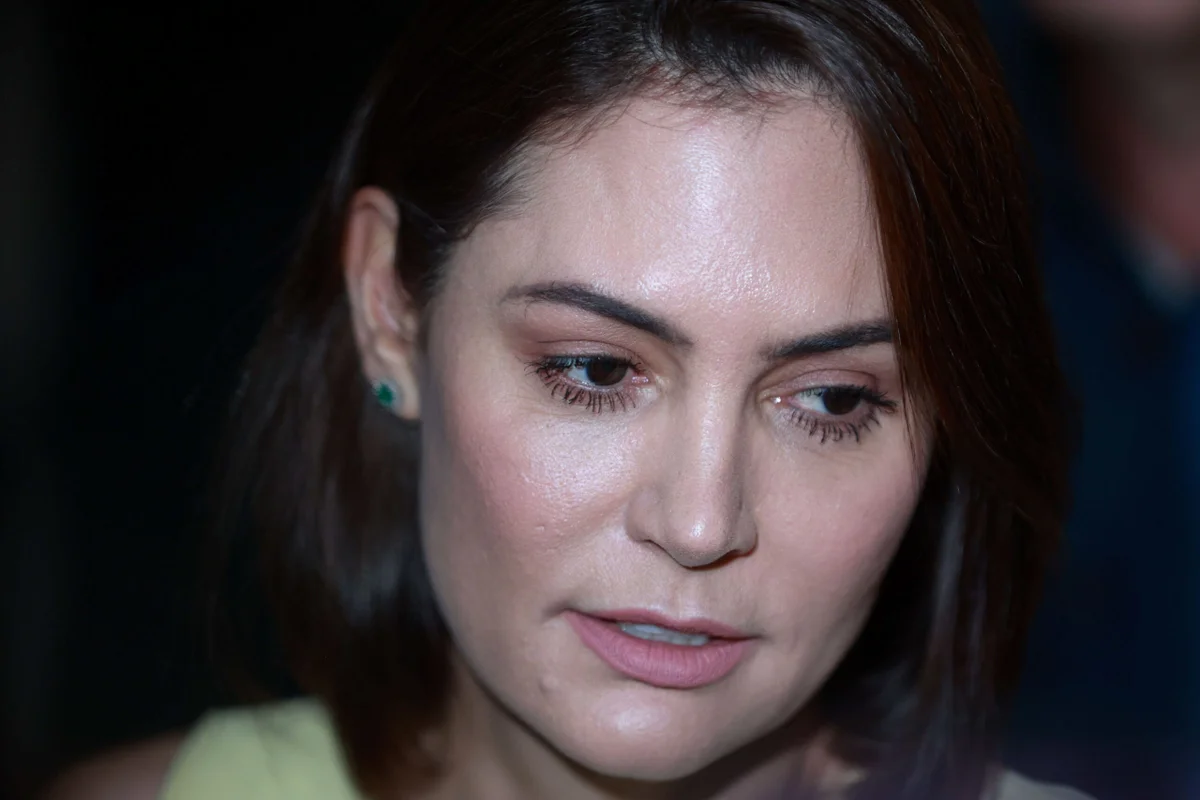 Michelle Bolsonaro fala com a imprensa sobre possível candidatura Michelle Bolsonaro fala com a imprensa sobre possível candidatura