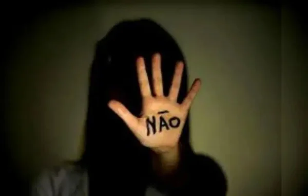 Palavra "não" escrita em mão de mulher - Metrópoles