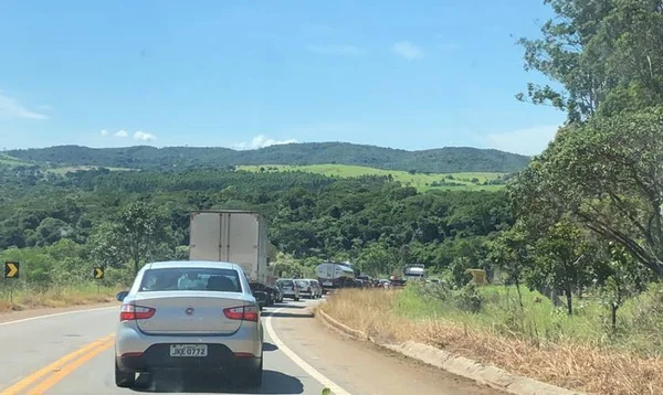 Vai pegar a BR-040? Saiba como fazer o desvio após grave acidente
