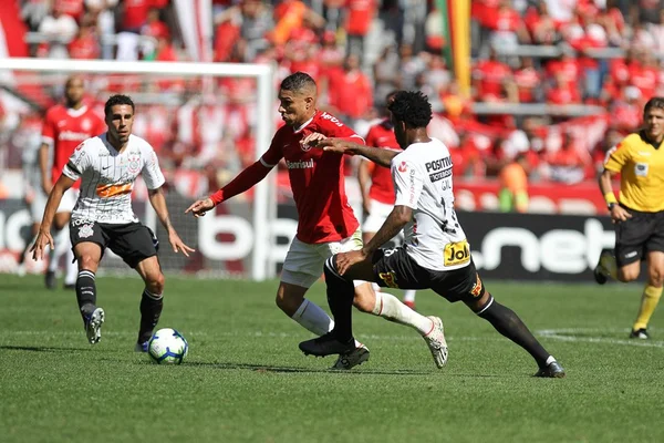Em jogo de poucas chances, Corinthians e Inter não saem do 0 x 0