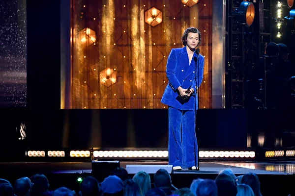 Harry Styles mantém suas roupas congeladas e sob vigilância 24h
