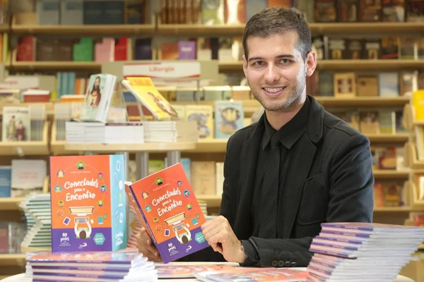 Seminarista de Brasília lança livro sobre a propagação da religião nas redes sociais