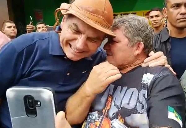 “Todo cearense tem a cabeça grande”, diz Bolsonaro no Guarujá