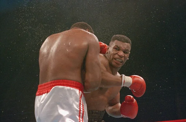 Foto colorida de Mike Tyson