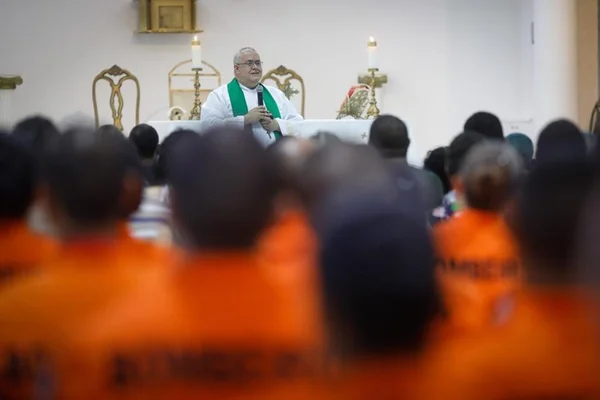 Missa de sétimo dia de Marizelli emociona família e colegas de farda