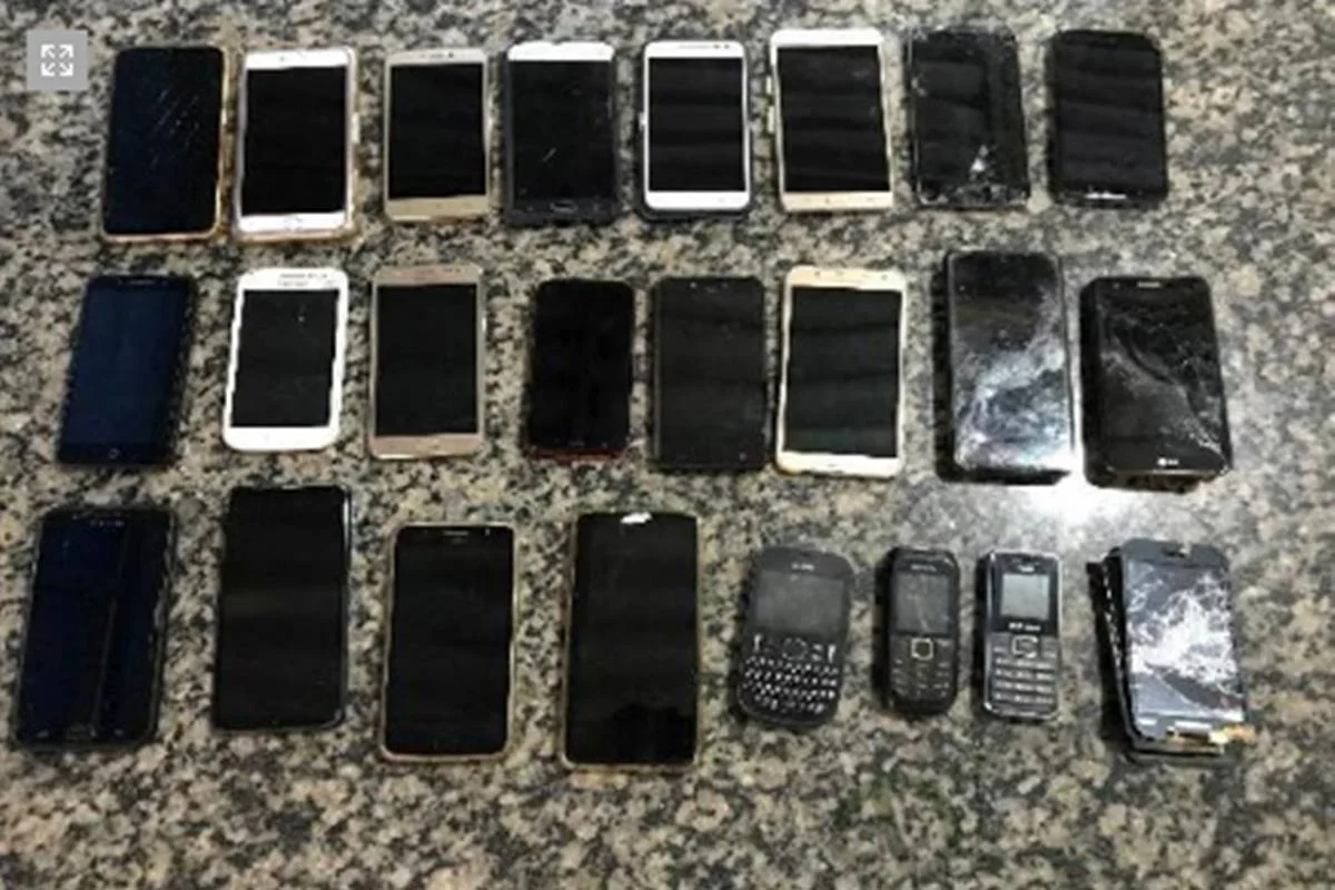 tem Lote 025: diversos celulares de diferentes modelos são alguns dos itens em lote de bens diversos. Lance mínimo (até o momento da publicação): R$ 500 tem Lote 025: diversos celulares de diferentes modelos são alguns dos itens em lote de bens diversos. Lance mínimo (até o momento da publicação): R$ 500