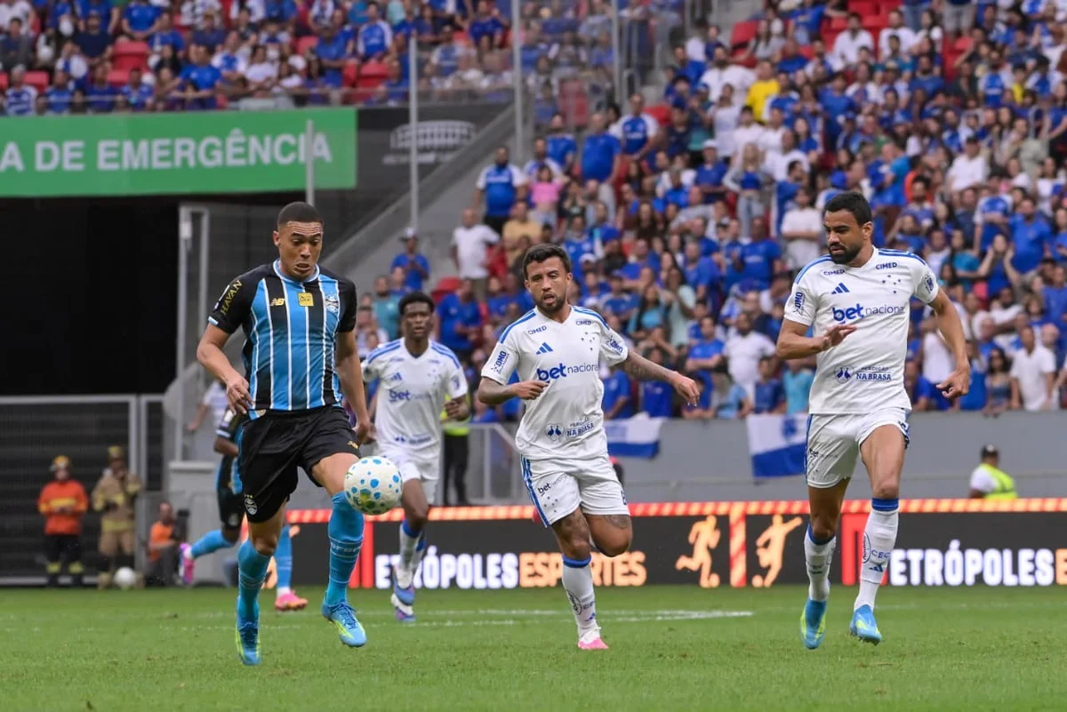 Gabriel Grando brilha e Grêmio vence o Cruzeiro em jogão no DF - imagem 9 Gabriel Grando brilha e Grêmio vence o Cruzeiro em jogão no DF - imagem 9