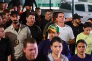 Flávio Bolsonaro durante a Romaria do Divino Pai Eterno, em Trindade (GO)