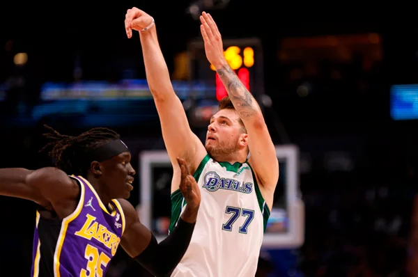 Mavericks derrota Lakers após boa atuação de Doncic