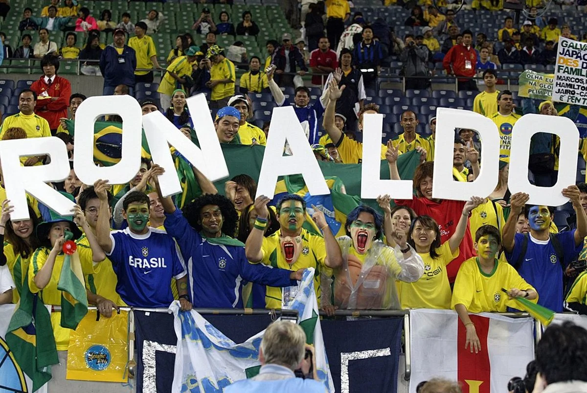 Torcedores brasileiros na semifinal da Copa do Mundo FIFA de 2002 entre Brasil e Turquia no Estádio de Saitama Torcedores brasileiros na semifinal da Copa do Mundo FIFA de 2002 entre Brasil e Turquia no Estádio de Saitama