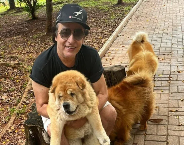 Nahim com seus cães - Metrópoles