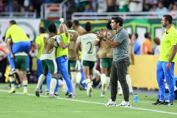 Foto colorida do Abel Ferreira em empate do Palmeiras - Metrópoles