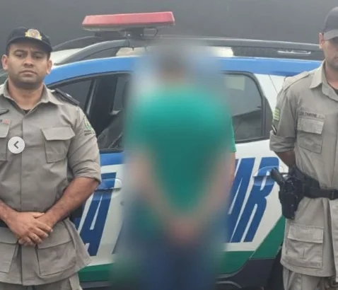 imagem colorida jovem e preso por feminicídio após matar namorada que filmou crime - Metrópoles