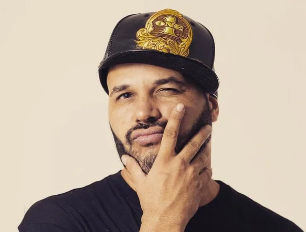 O carioca MC De Leve é a atração na Bang em Festa, nesta sexta (14)