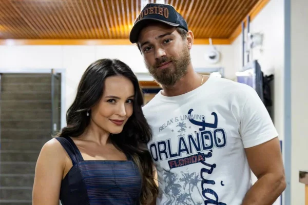 Imagem colorida de Larissa Manoela e André Luiz Frambach - Metrópoles