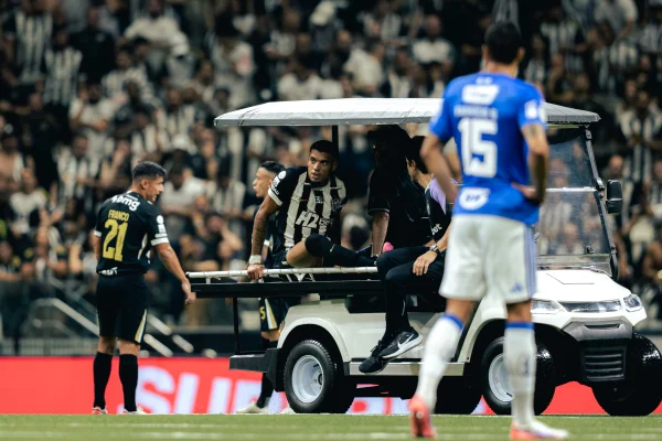 Dupla titular do Atlético-MG se lesiona após clássico na Copa do Brasil