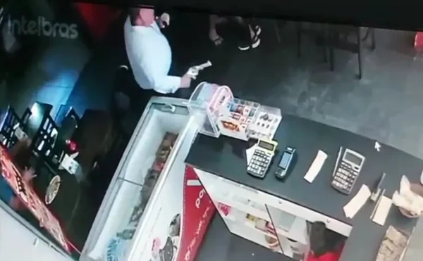 BH: Homem é morto a tiros em churrascaria após briga de futebol