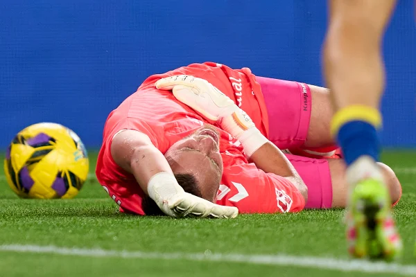 Foto colorida de goleiro do Valencia - Metrópoles