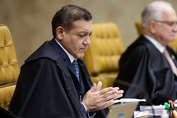 Celular de Vorcaro cita R$ 500 mil para filho de Nunes Marques; veja prints
