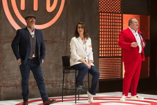 Henrique Fogaça, Paola Carosella e Erick Jacquin no estúdio do Masterchef