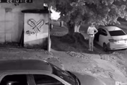 Pastor flagrado de calcinha e peruca