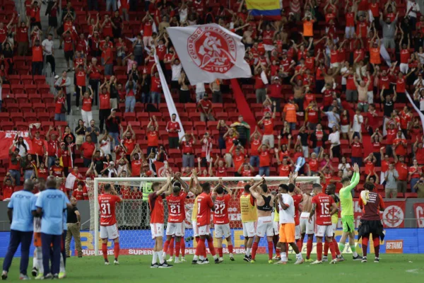 Time do Internacional agradece presença da torcida em jogo na Arena BRB Mané Garrincha - Metrópoles