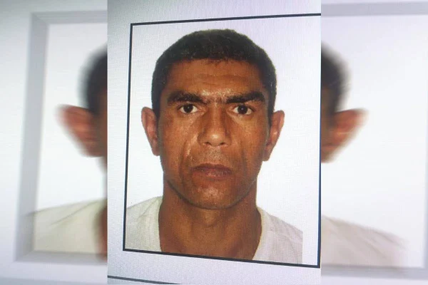 Procurado por assassinar mulher tenta se jogar de viaduto em abordagem