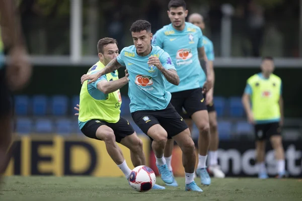 Philippe Coutinho, jogador da Seleção Brasileira durante treinamento na Granja Comary