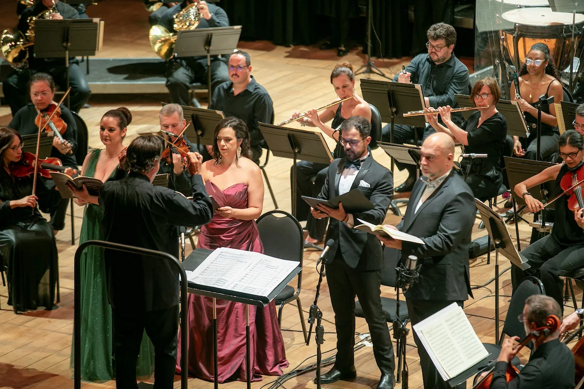 Finalizando o Concerto da Paz com Ludwig van Beethoven - Ode à Alegria da Sinfonia No. 9 com Tutti Choir, Daniel Moraes (regente), Gabriela Ramos (soprano), Andréia Maulaz (mezzo-soprano), Rafael Ribeiro (tenor) e Gutemberg Amaral (baixo) Finalizando o Concerto da Paz com Ludwig van Beethoven - Ode à Alegria da Sinfonia No. 9 com Tutti Choir, Daniel Moraes (regente), Gabriela Ramos (soprano), Andréia Maulaz (mezzo-soprano), Rafael Ribeiro (tenor) e Gutemberg Amaral (baixo)