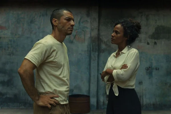 Partindo de elementos da série brasileira Irmandade, a produção sul-africana batizada Umthetho chegou ao streaming em 14 de agosto - Metrópoles