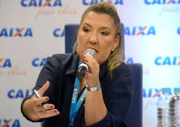 Imagem colorida da ex-presidente da Caixa Econômica Federal Daniella Marques - Metrópoles