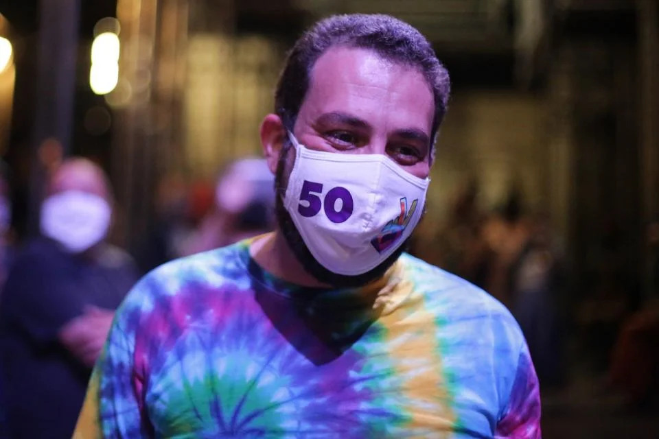 Em evento no Teatro Oficina, Boulos recebe apoio de artistas em São Paulo Em evento no Teatro Oficina, Boulos recebe apoio de artistas em São Paulo