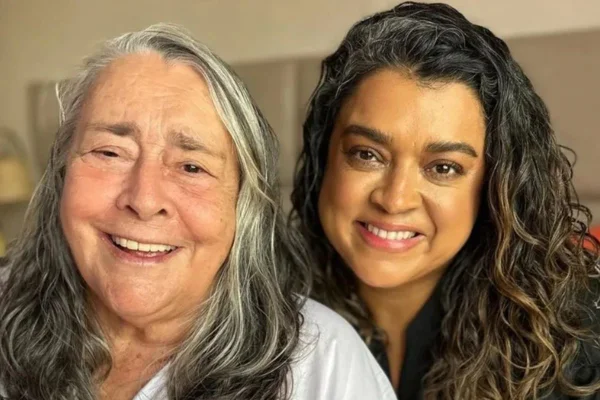 Foto colorida de Sandra Gadelha e Preta Gil - Metrópoles