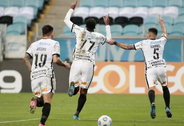 Corinthians ganha do Grêmio fora de casa e continua em ascensão no Brasileirão
