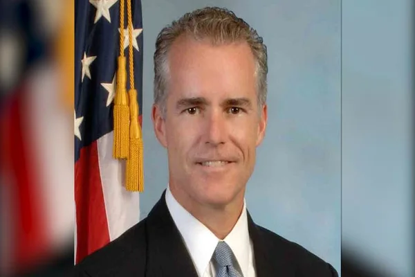 Após críticas de Trump, vice-diretor do FBI pede demissão do cargo