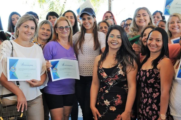 Menção honrosa é entregue a mulheres que trabalham para mudar Brasília