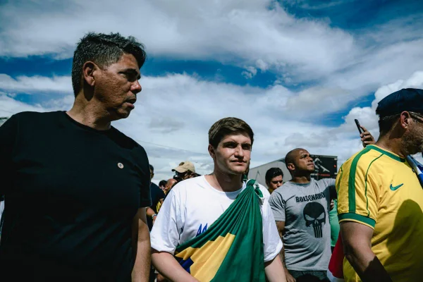 Vereador Lucas Pavanato em caminhada organizada pelo deputado federal Nikolas Ferreira - Metrópoles