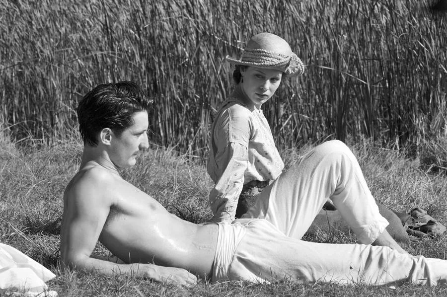 Autor de comédias, dramas e romances acessíveis dentro do vasto cinema autoral francês, François Ozon usa <a href="http://www.metropoles.com/filme/frantz"target="_blank">"Frantz"</a> para explorar, em preto e branco, uma história de amor que floresce logo após a Segunda Guerra Mundial. <a href="https://www.youtube.com/watch?v=xNKWz-6GKXI"target="_blank">Veja trailer</a> Autor de comédias, dramas e romances acessíveis dentro do vasto cinema autoral francês, François Ozon usa <a href="http://www.metropoles.com/filme/frantz"target="_blank">"Frantz"</a> para explorar, em preto e branco, uma história de amor que floresce logo após a Segunda Guerra Mundial. <a href="https://www.youtube.com/watch?v=xNKWz-6GKXI"target="_blank">Veja trailer</a>